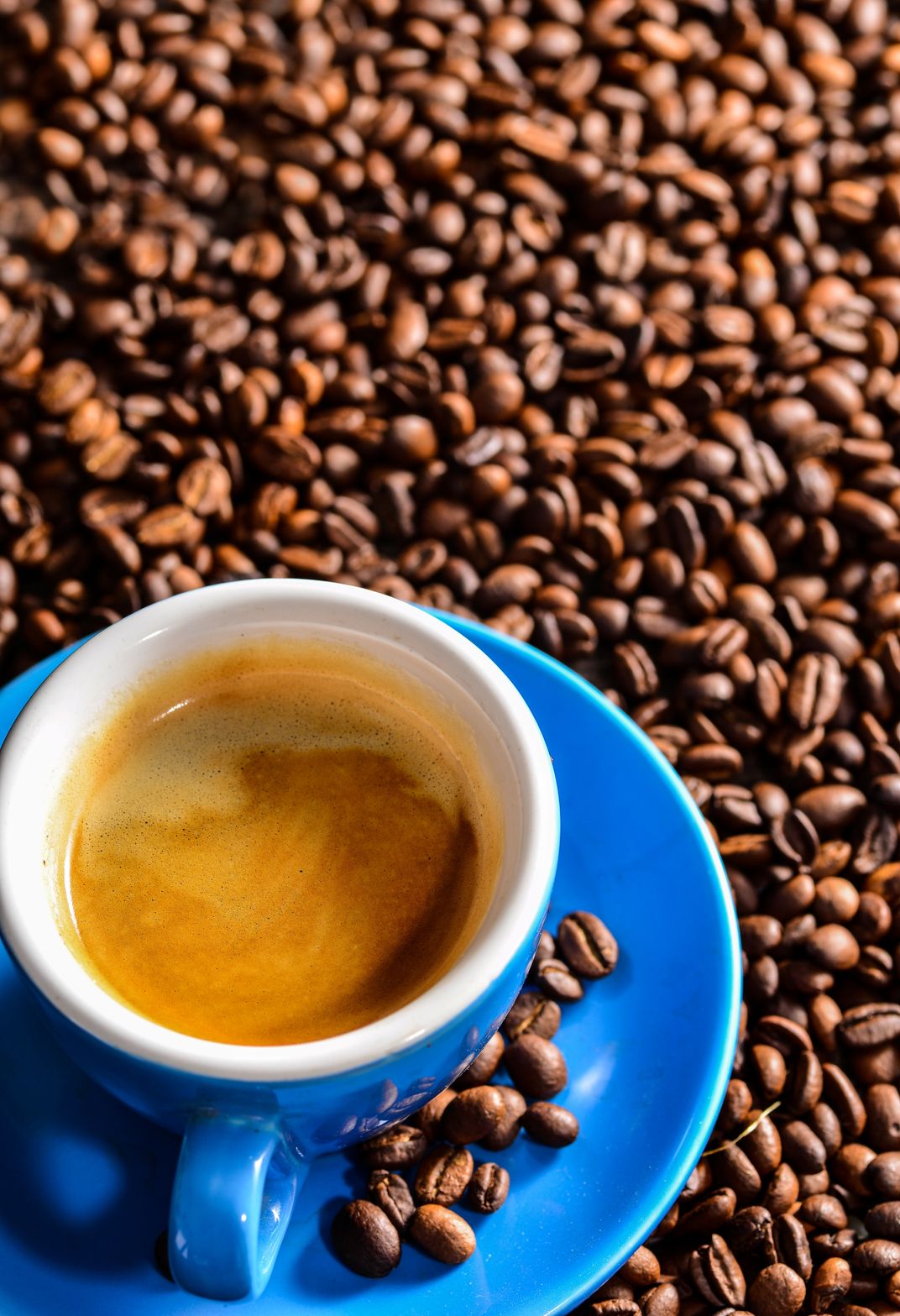 Taza de café con granos